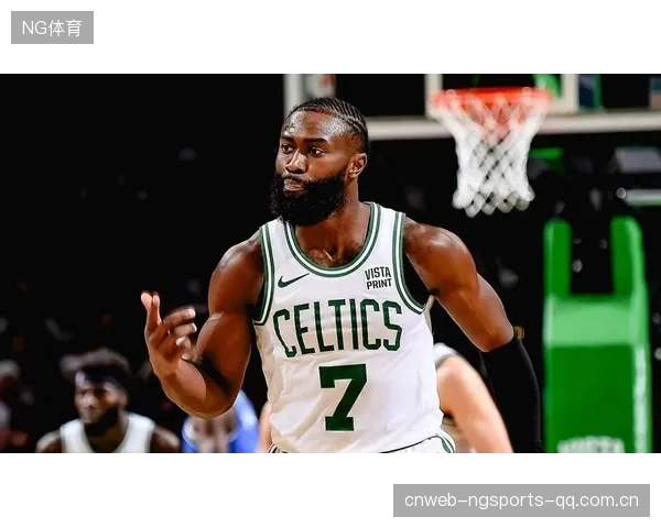 NBA凯尔特人快速转移球撕开防线，连续创造空位投篮